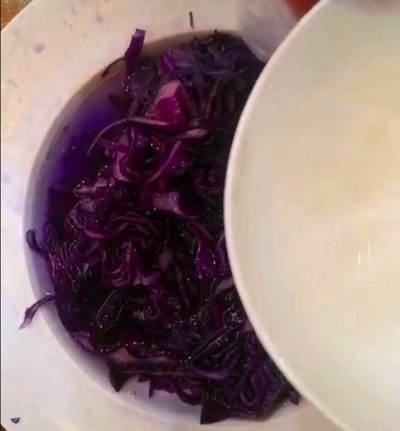 清脆爽口的小凉菜—凉拌紫甘蓝