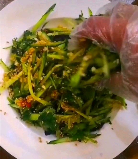 清脆爽口的小凉菜—凉拌紫甘蓝