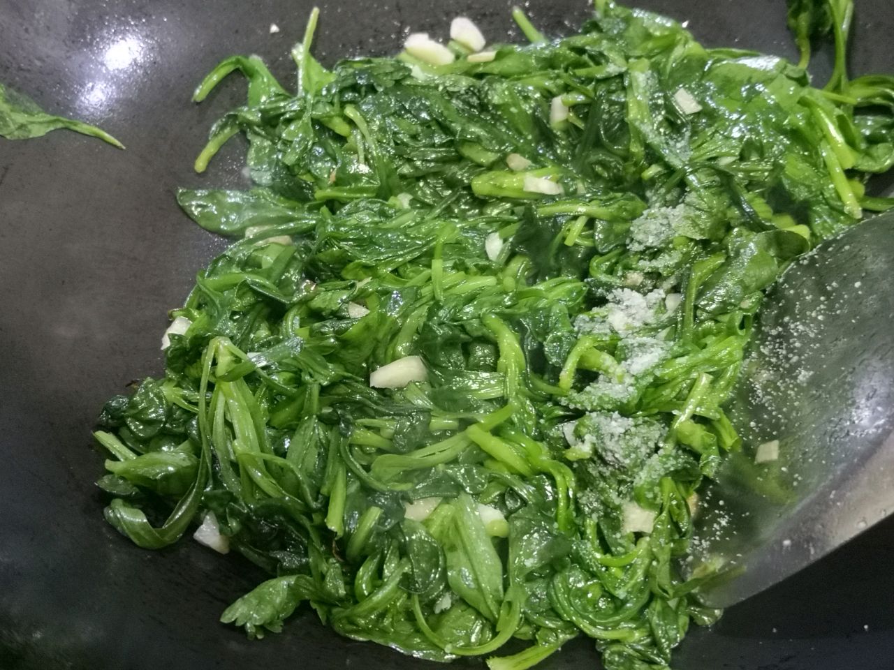 清淡健康~蒜末炒茼蒿菜