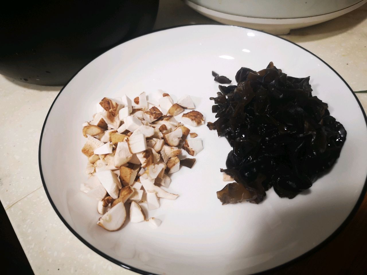 清淡流食——木耳香菇粥