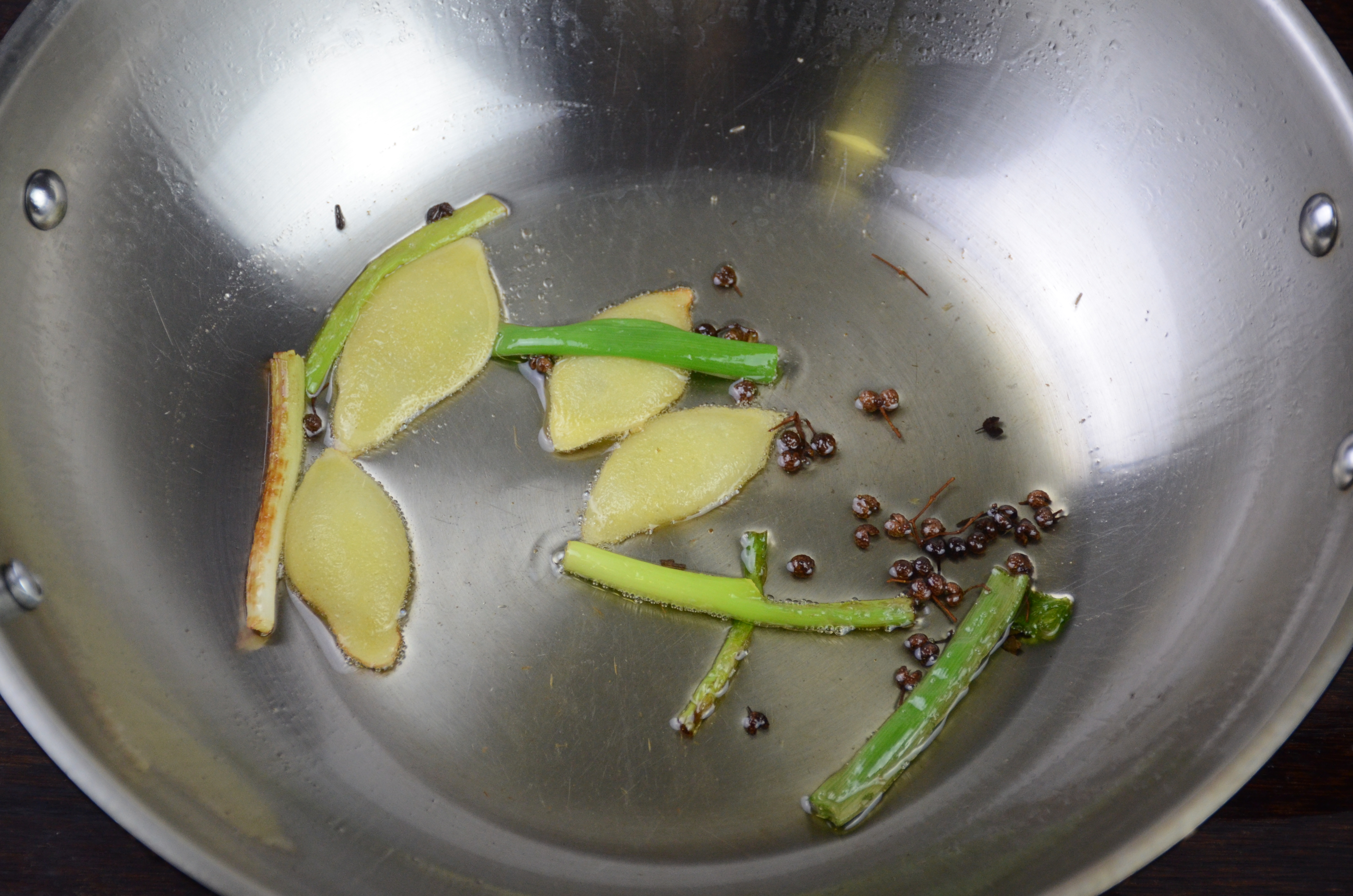 清炖安康鱼豆腐汤