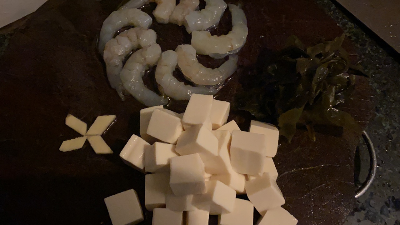 清而不寡滴刷脂汤-大虾海带豆腐汤