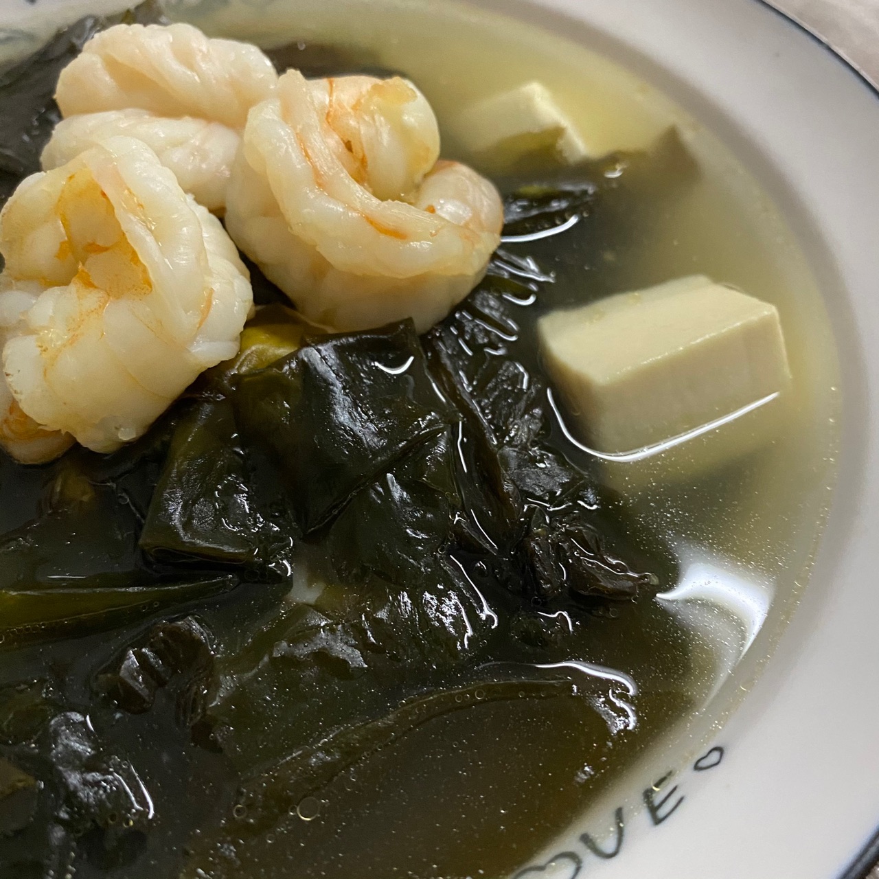 清而不寡滴刷脂汤-大虾海带豆腐汤