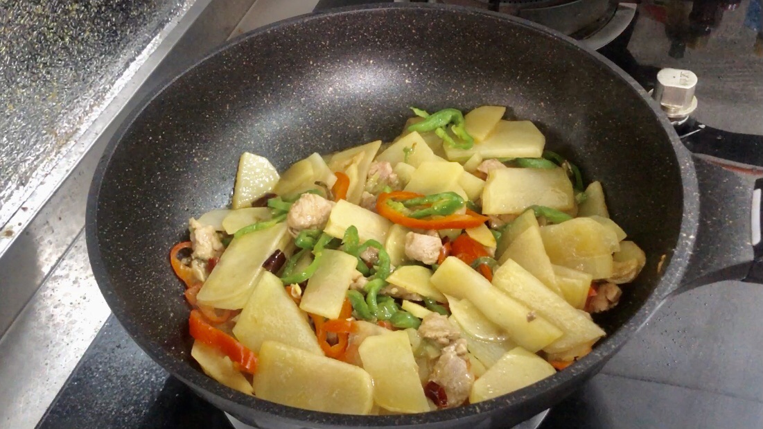 青红椒炒土豆片