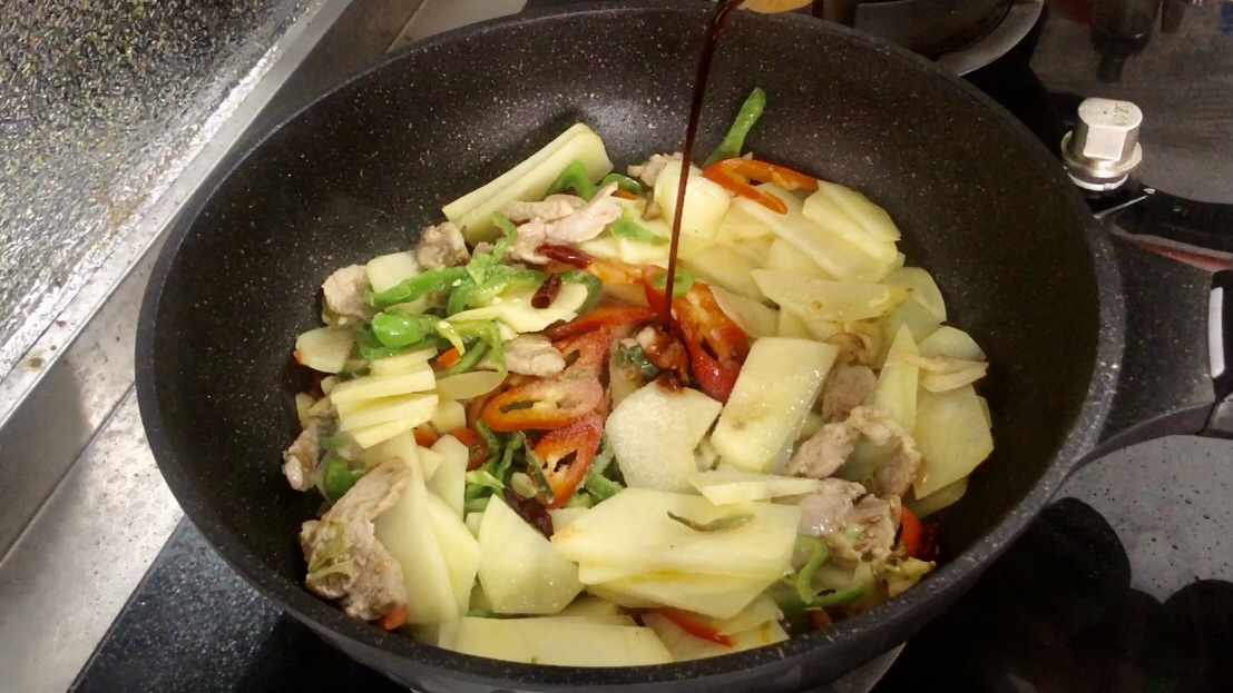 青红椒炒土豆片
