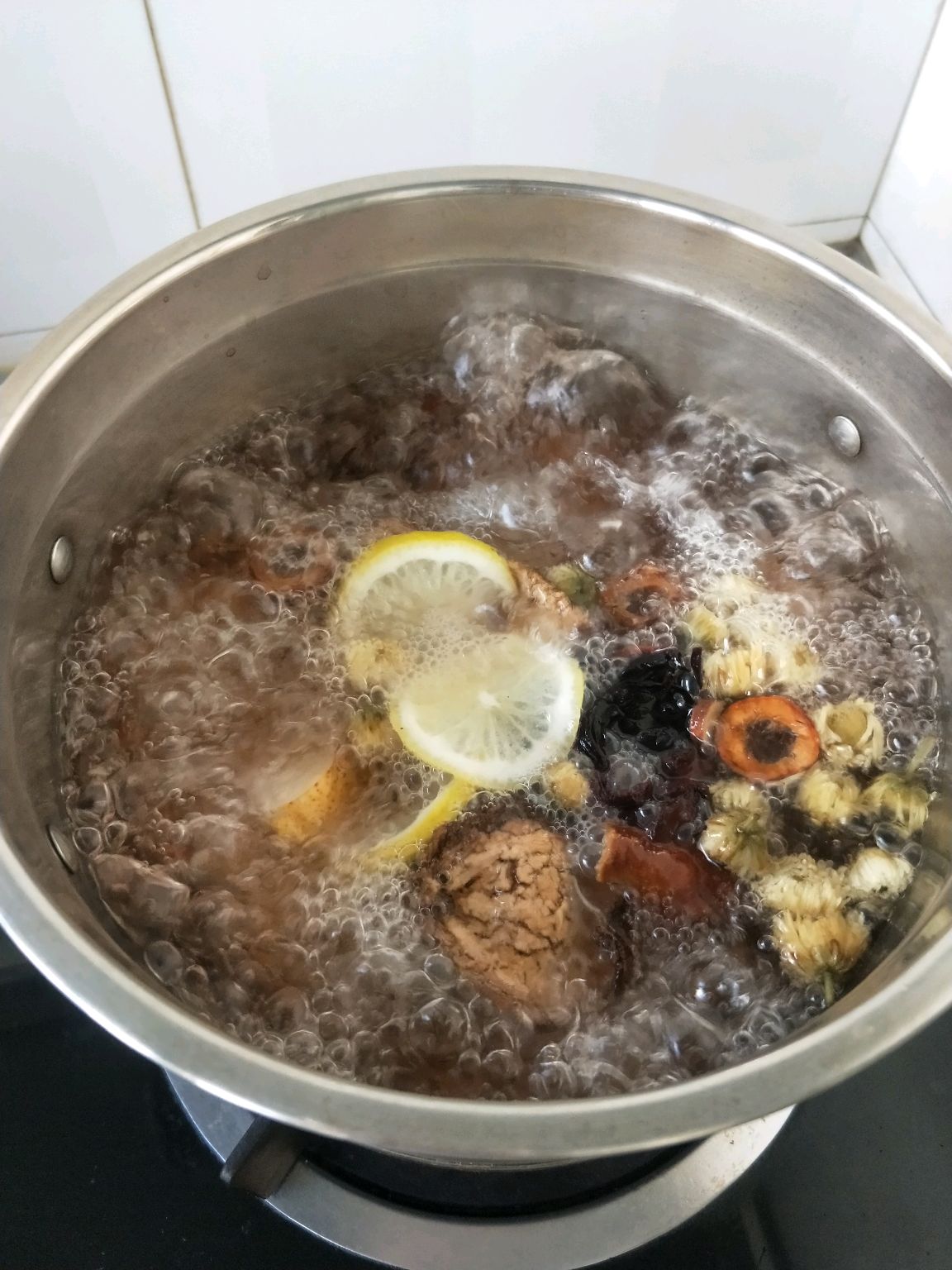 清火润肺芳香伊人～小吊梨汤