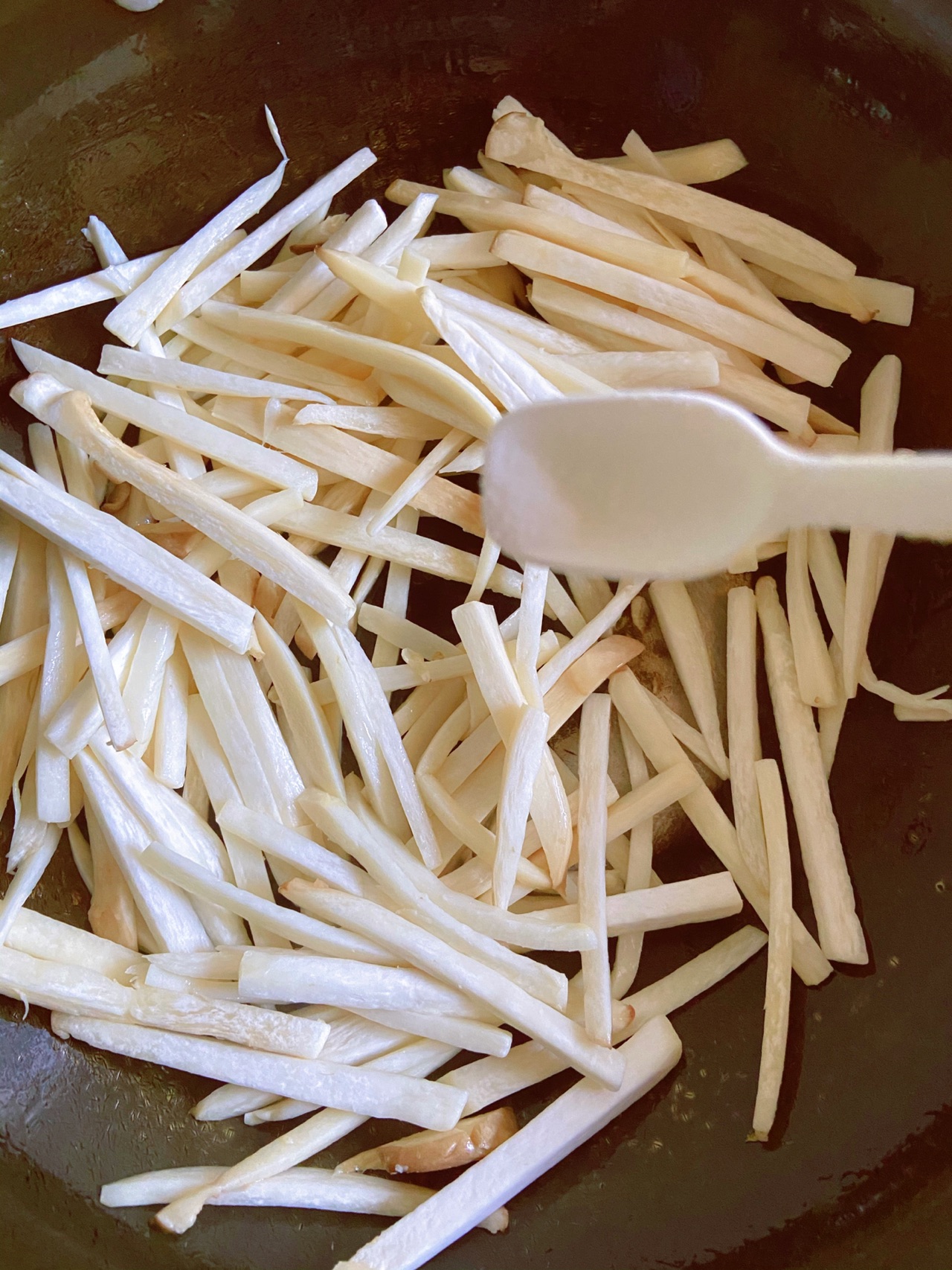 青椒炒鸡腿菇
