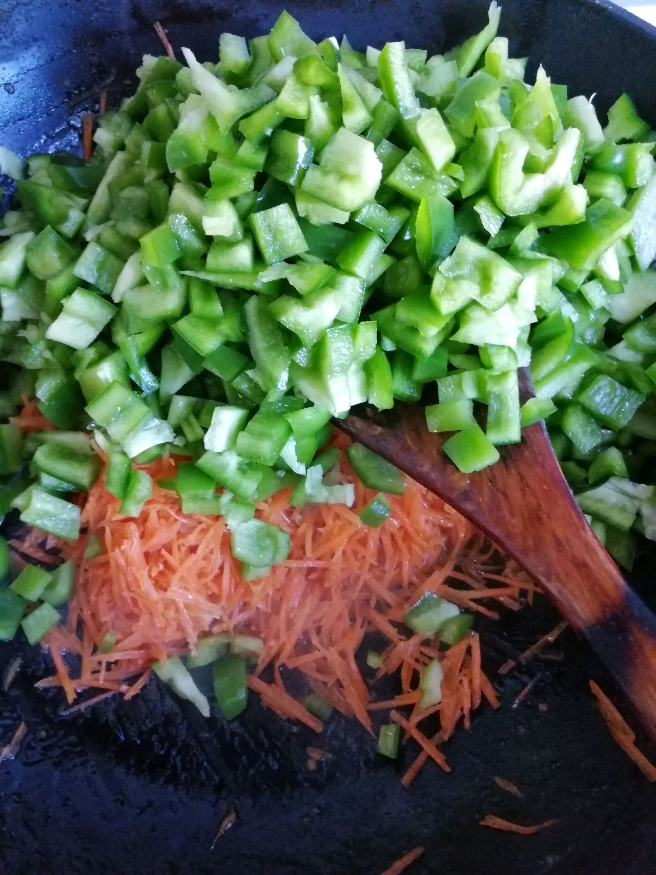 青椒胡萝卜馅蒸饺