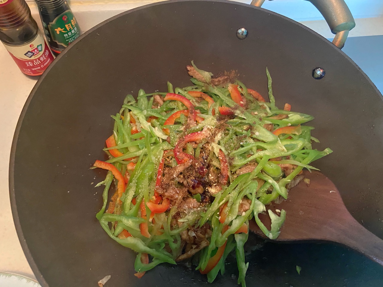 青椒肉丝盖饭