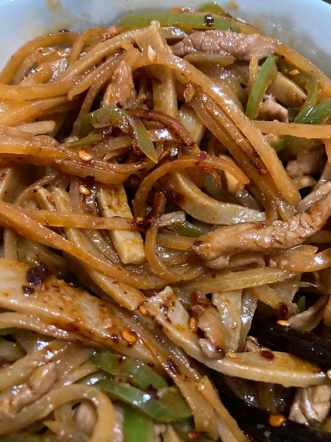 青椒土豆肉丝拌莜面