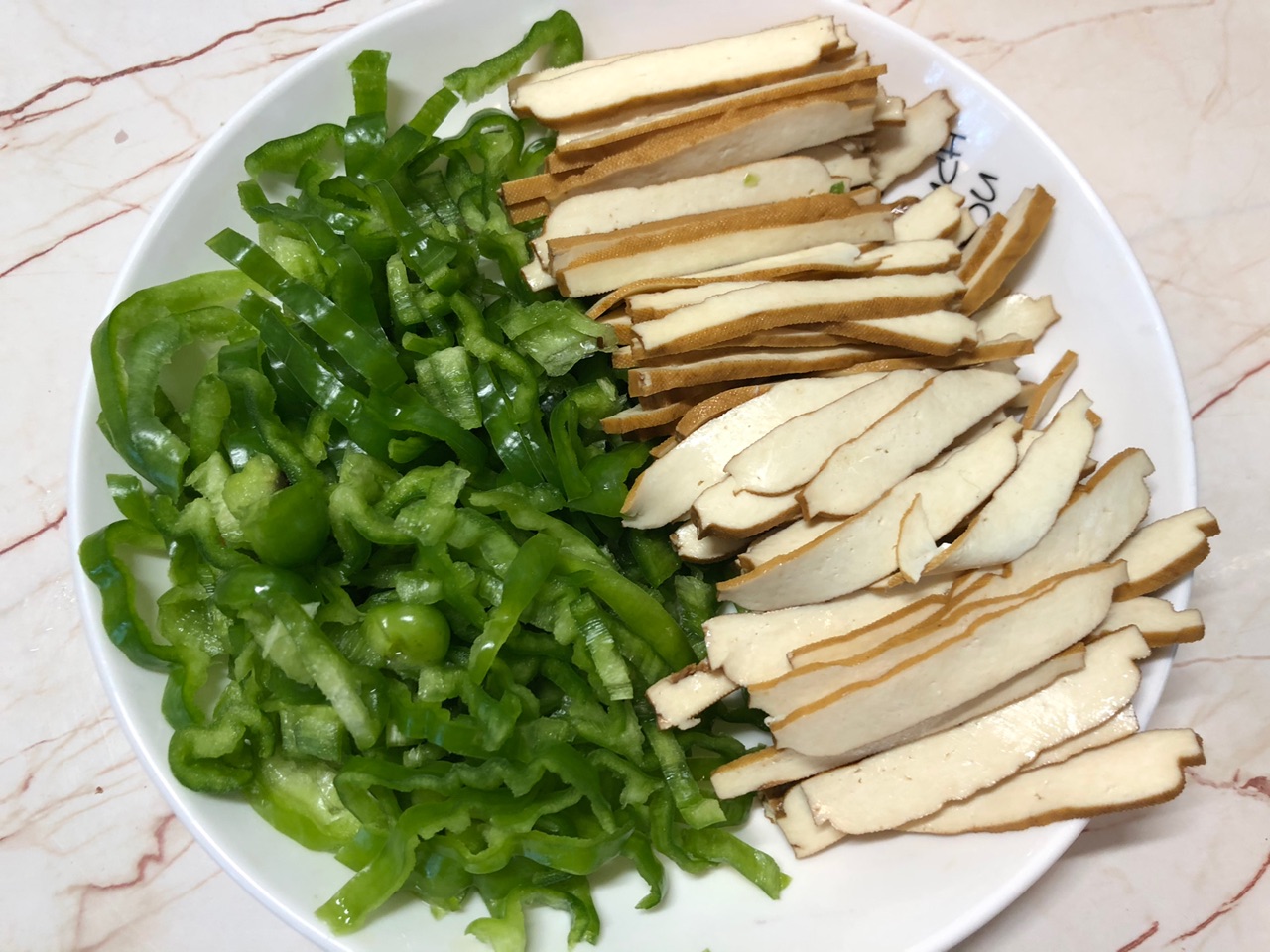 青椒香干炒肉丝