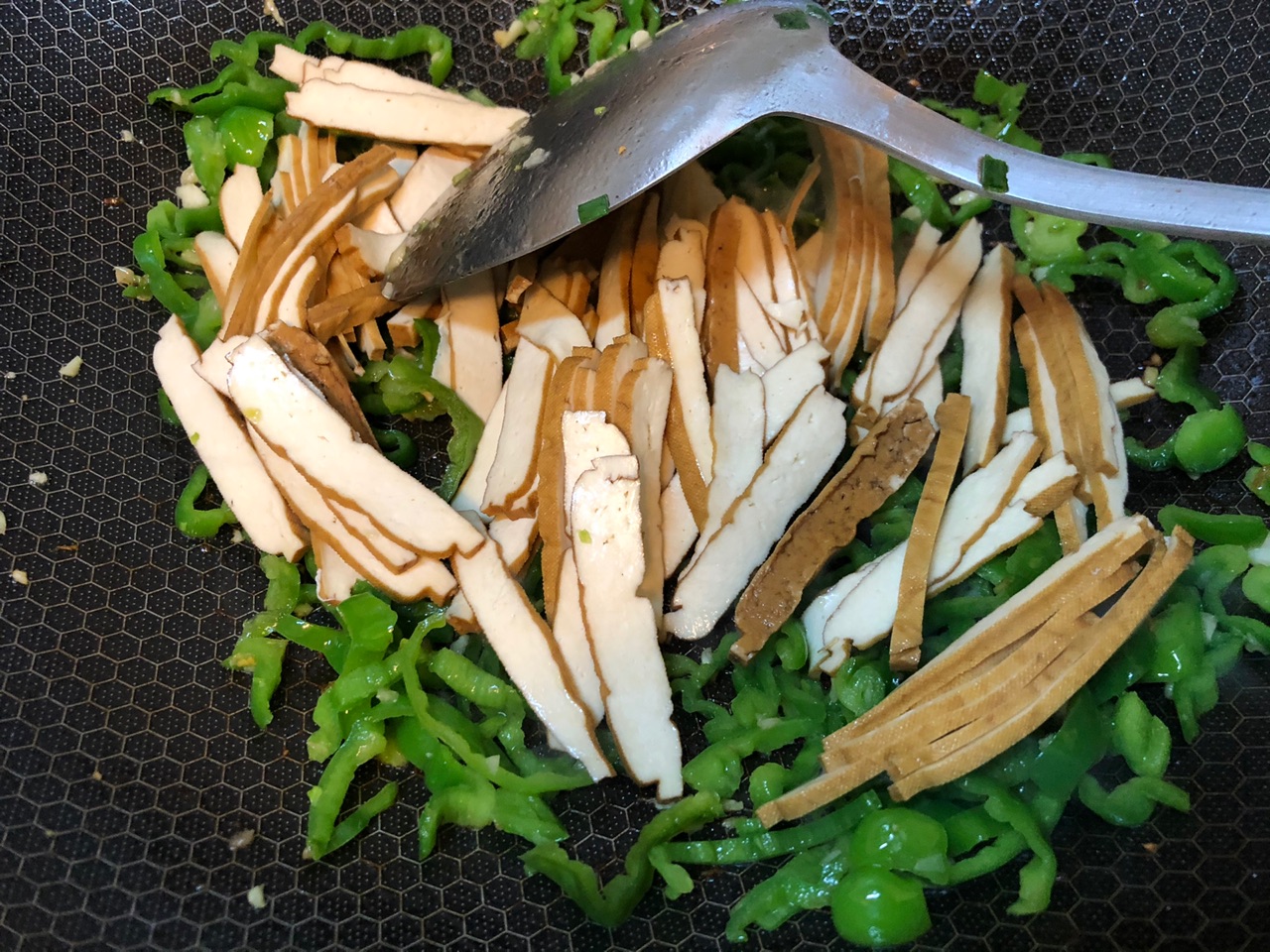 青椒香干炒肉丝