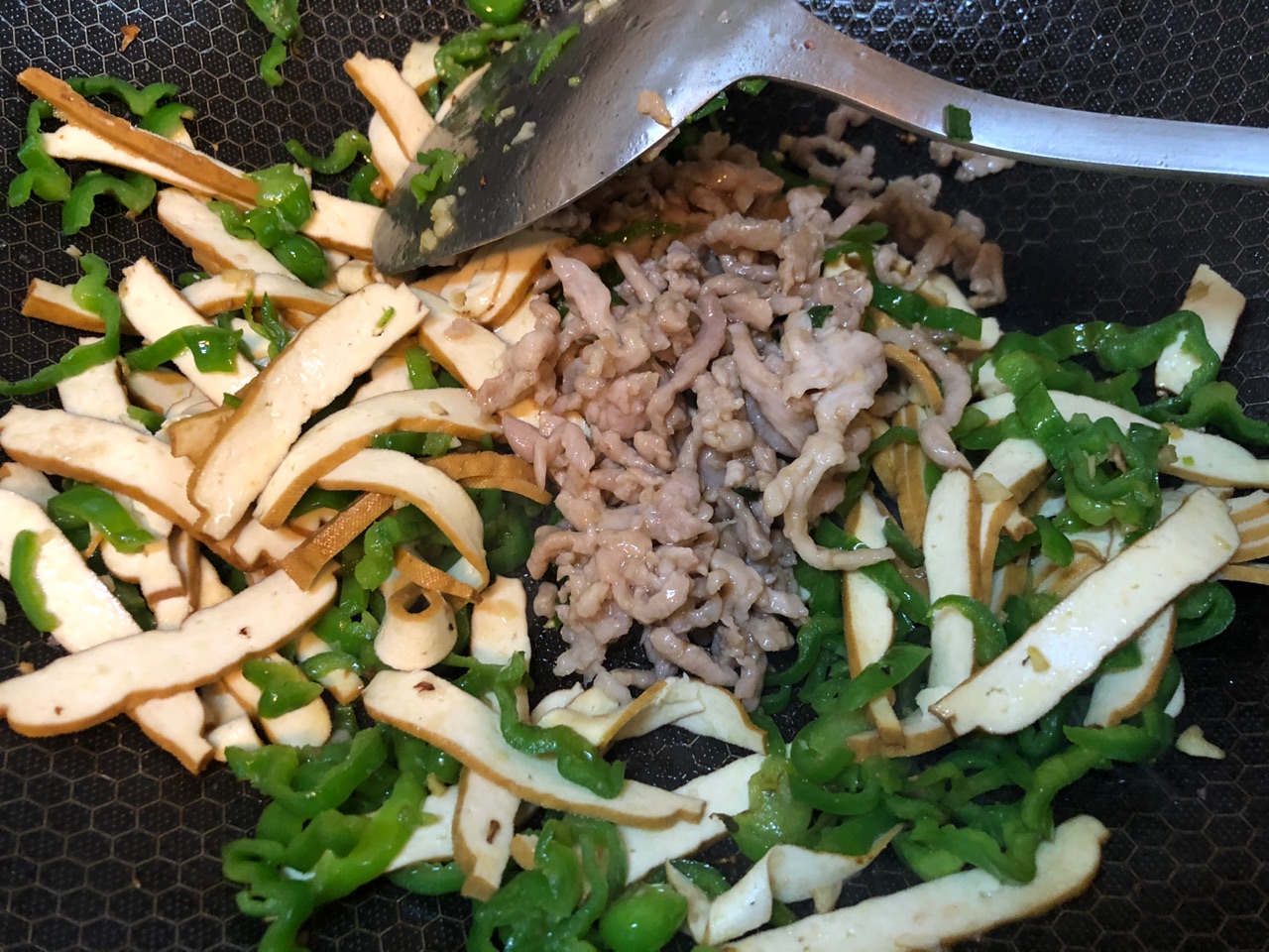 青椒香干炒肉丝