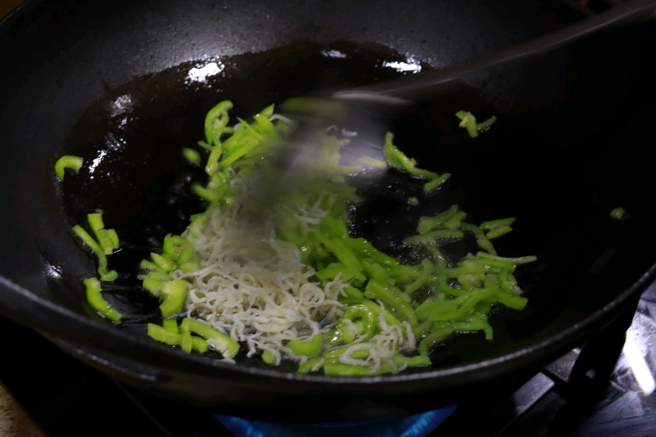 青椒银鱼炒蛋，美味又营养