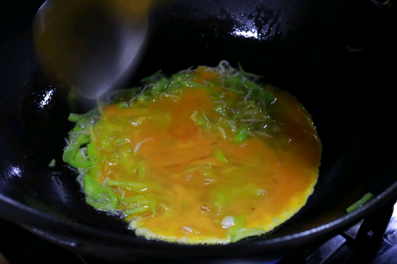 青椒银鱼炒蛋，美味又营养