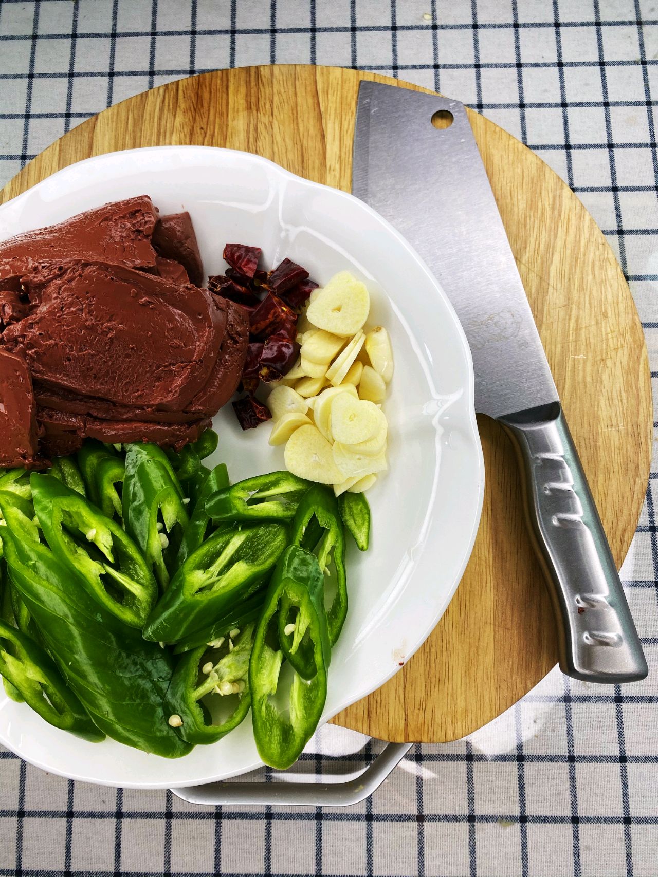 【青椒猪红】简单快速，香辣嫩口，开胃下饭