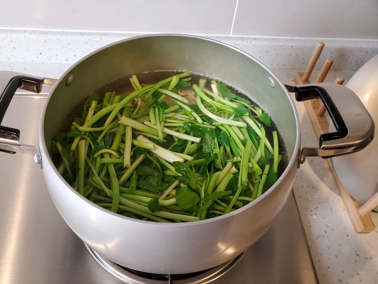 清爽拌水芹