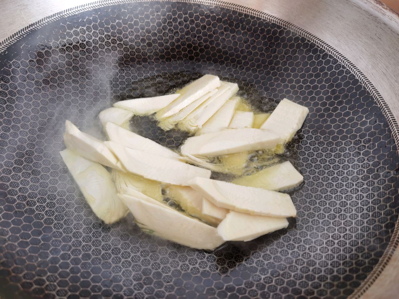 清爽快手时鲜——冬笋萝卜炒荠菜