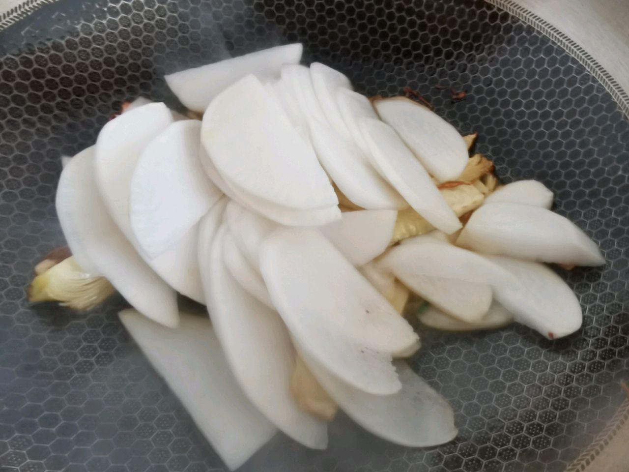 清爽快手时鲜——冬笋萝卜炒荠菜