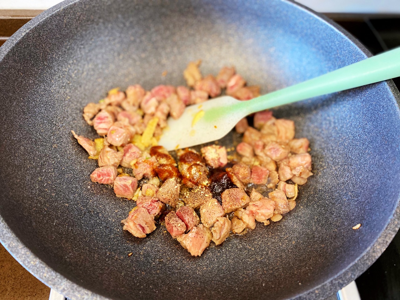 青蒜牛排粒
