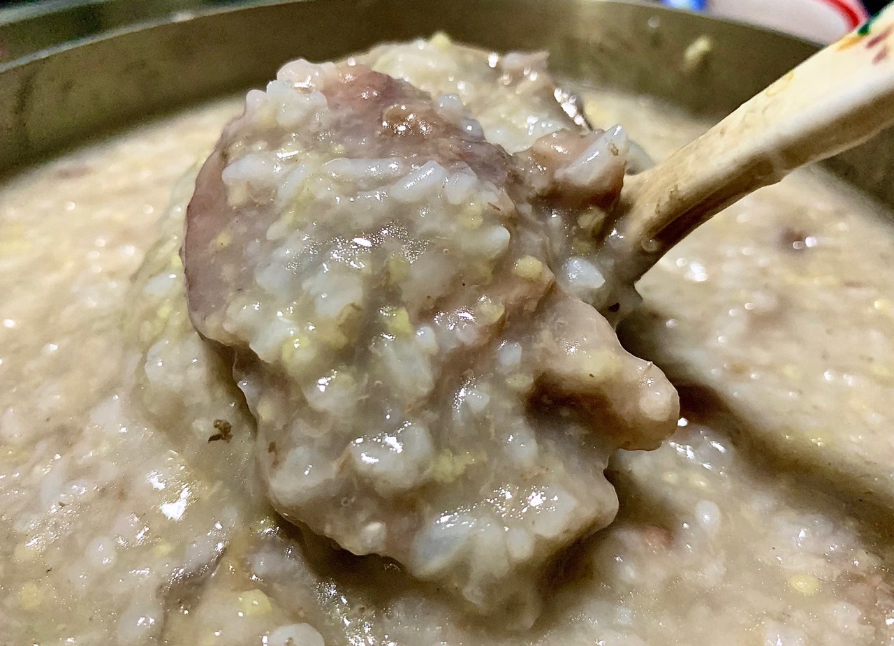 清香牛骨花生大小米粥