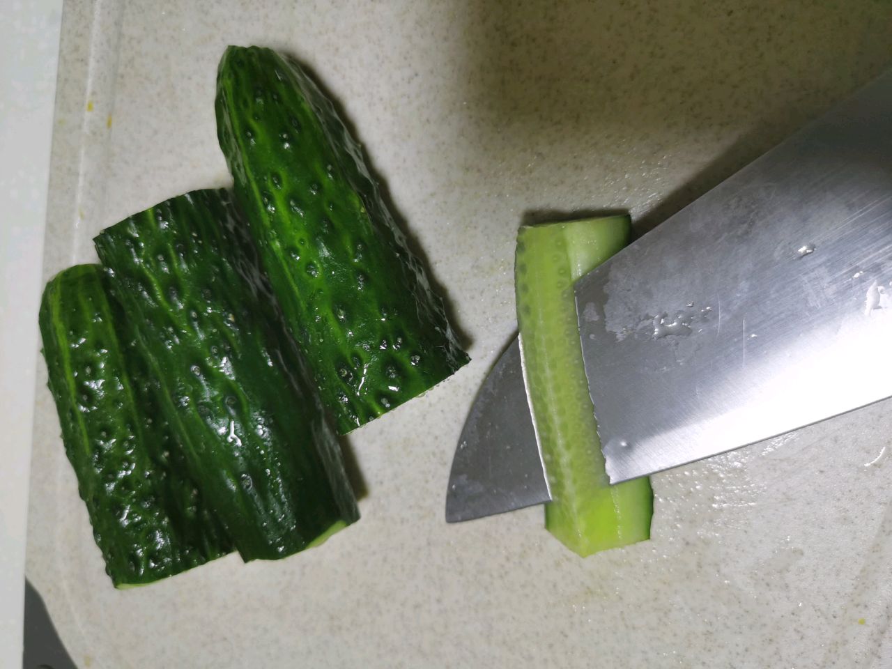 清新爽口腌黄瓜