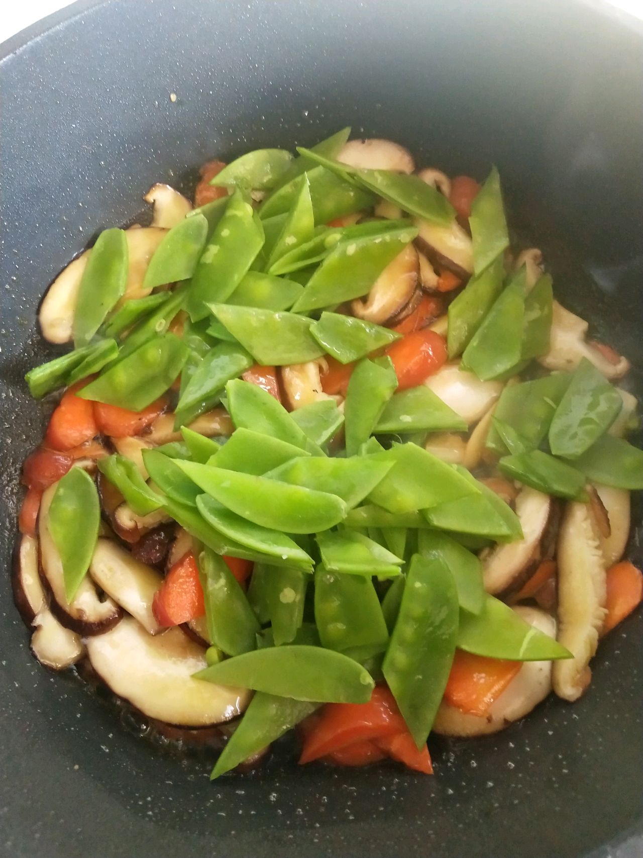 轻盐花菇荷兰豆炒鸡蛋
