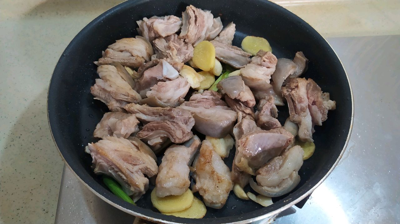 秋冬暖身滋补焖羊肉