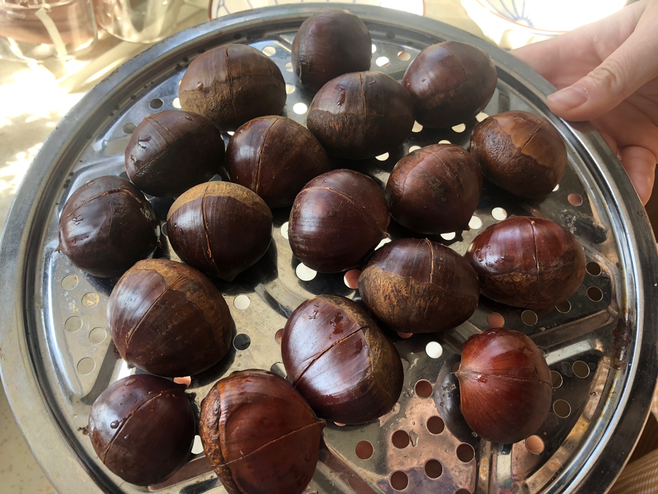 秋冬暖心美食•香甜软糯烤板栗