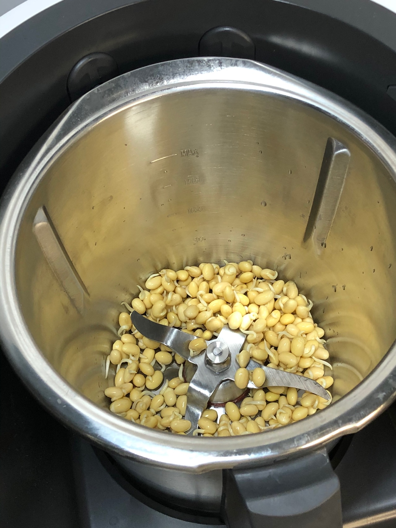 秋冬暖饮｜黄豆嘴南瓜豆浆 米博