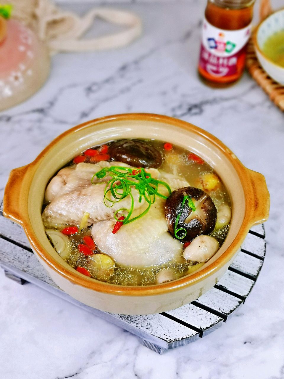 秋冬滋补&板栗松茸鸡汤
