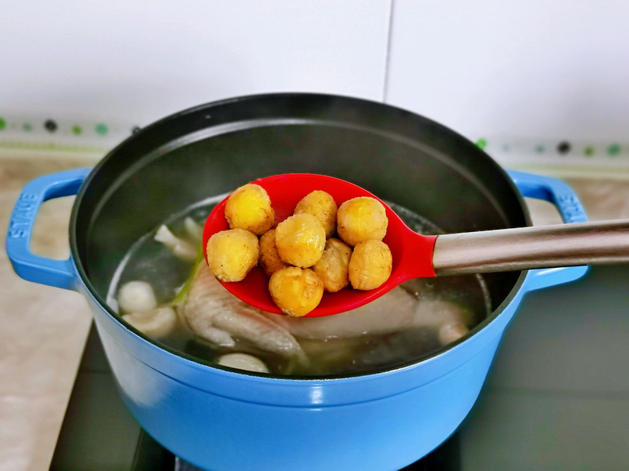 秋冬滋补&板栗松茸鸡汤
