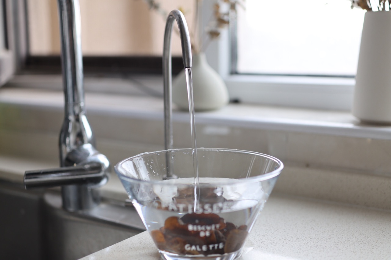 秋季宝宝暖胃补钙汤：番茄木耳豆腐汤