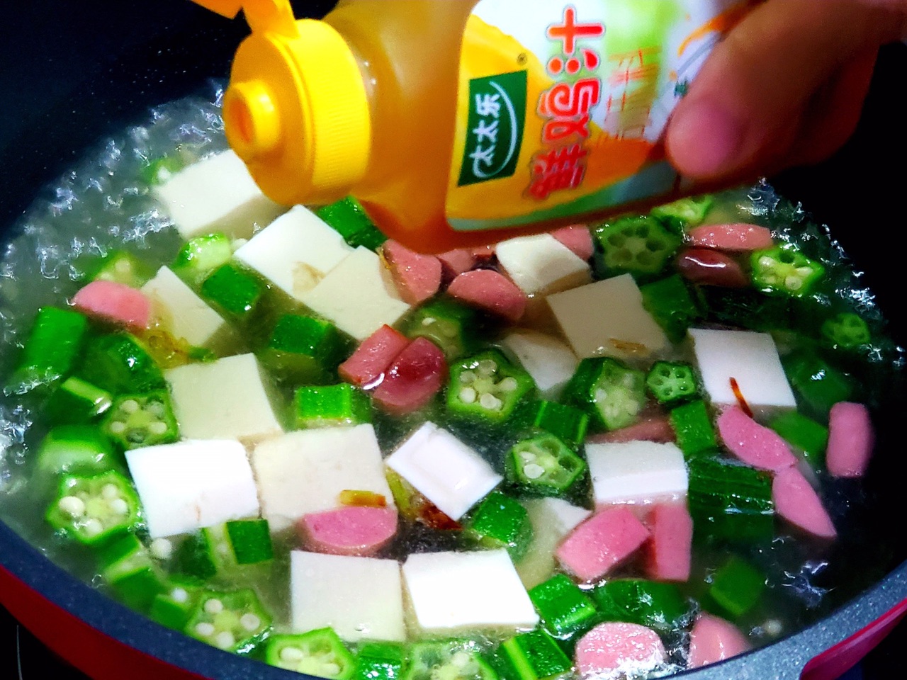 秋葵豆腐汤