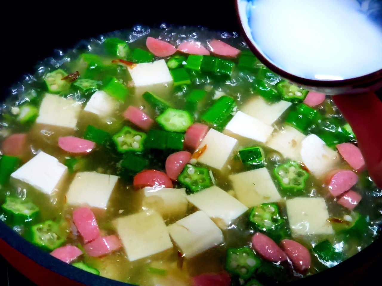 秋葵豆腐汤