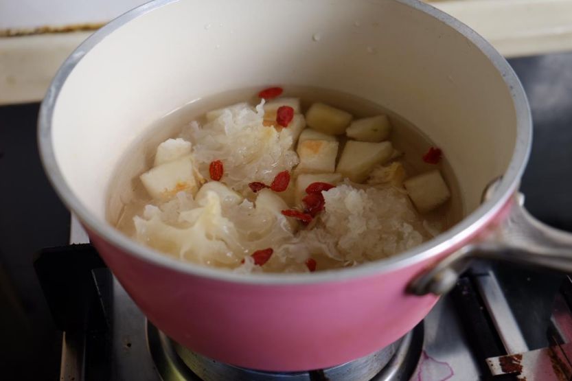 秋梨银耳汤
