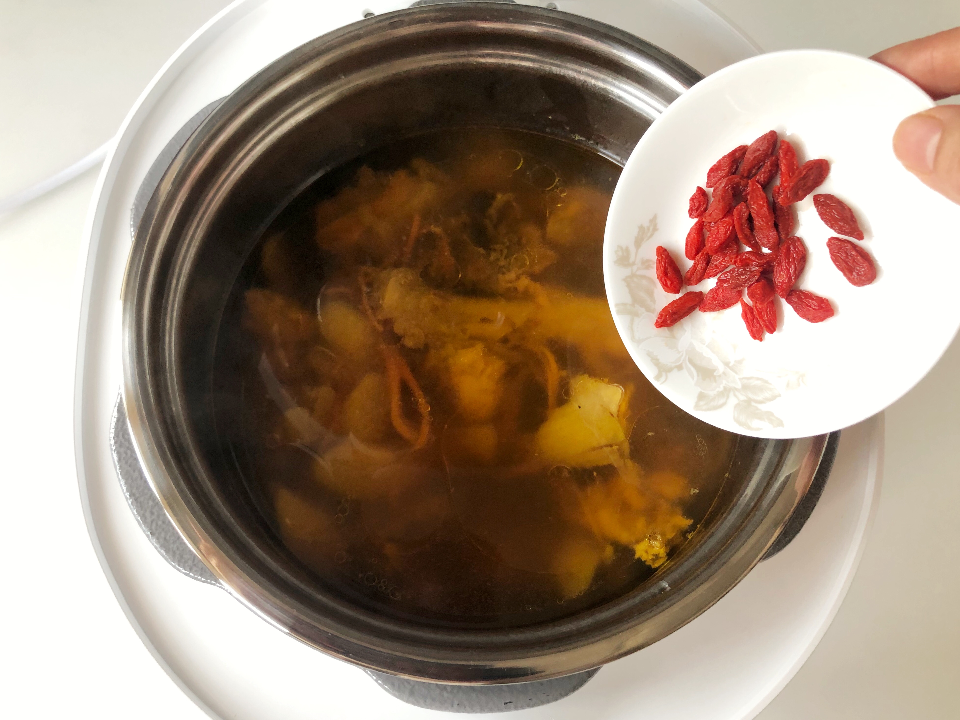 秋日靓汤——虫草花山药鸡汤