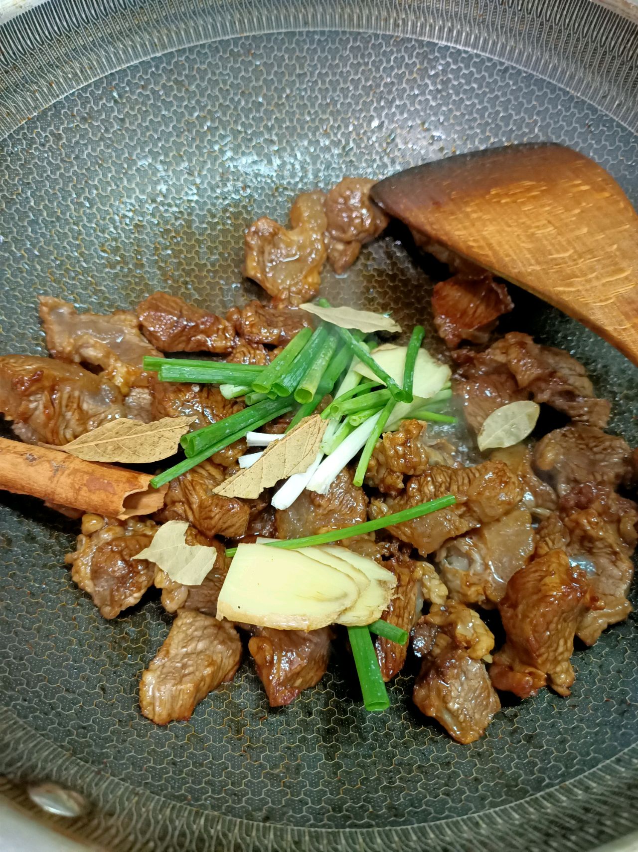 秋雨淅沥话砂锅——番茄炖牛腩
