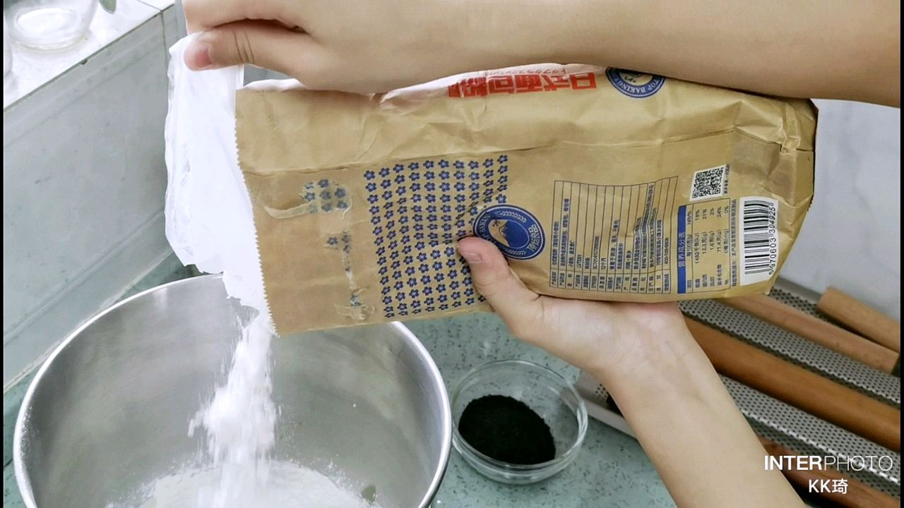 全蛋奶黑芝麻面包棍