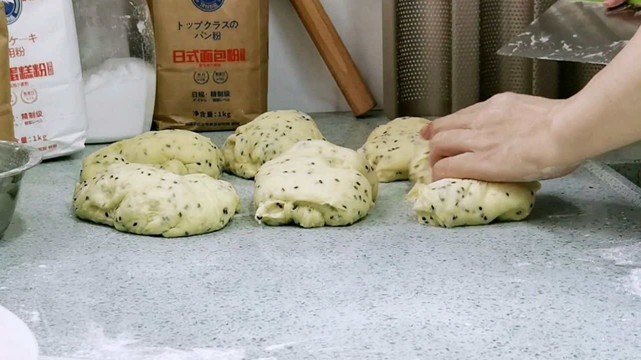 全蛋奶黑芝麻面包棍
