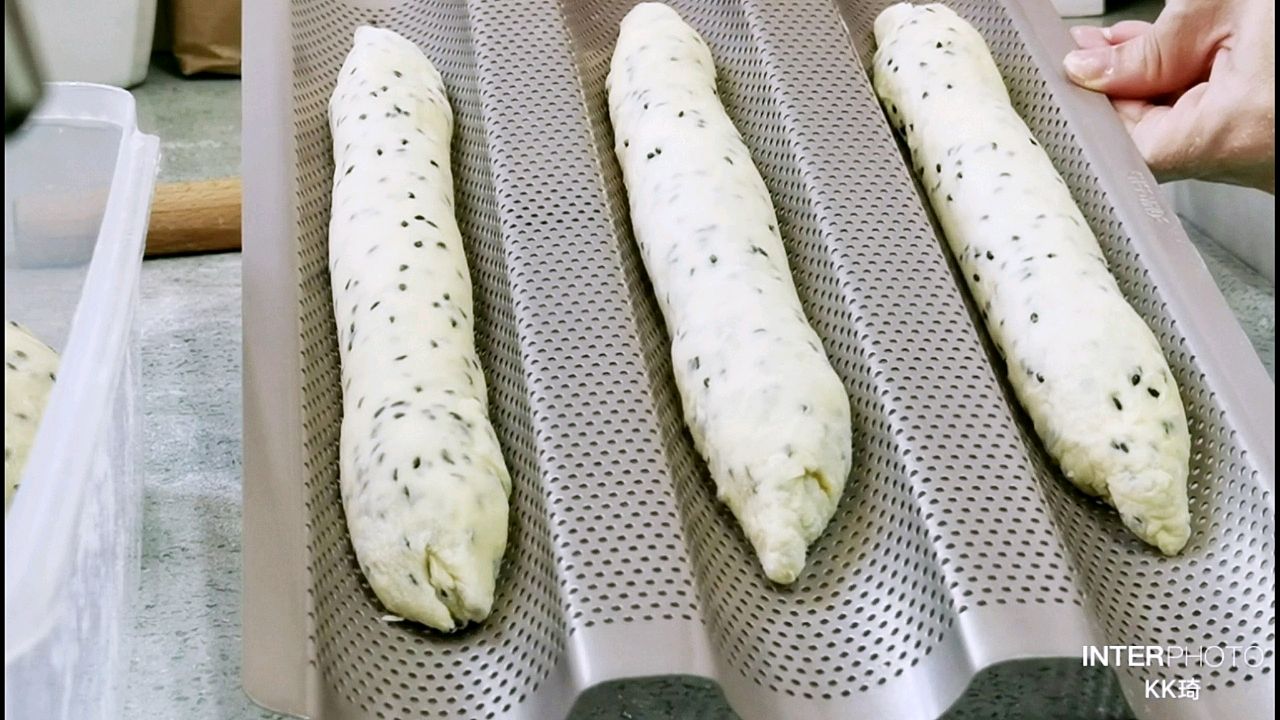 全蛋奶黑芝麻面包棍