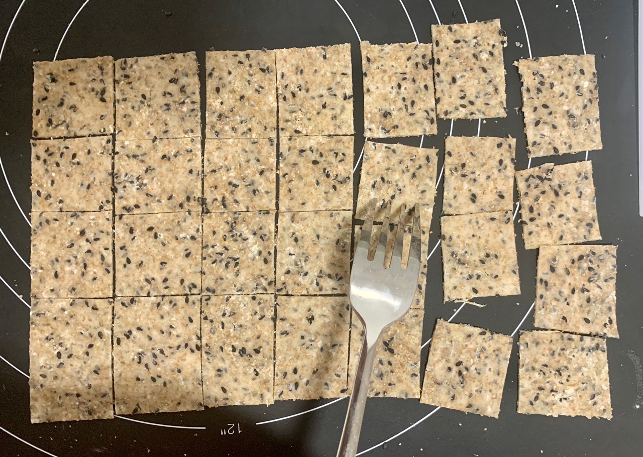 全麦黑芝麻苏打饼干