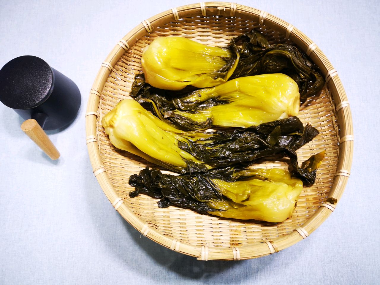 全麦馒头雪菜包子
