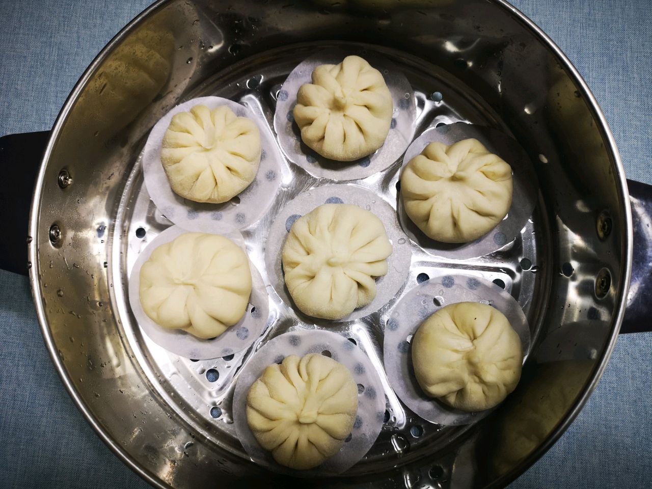 全麦馒头雪菜包子