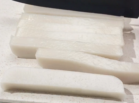 全网最好看的最能上桌的甜品来啦~就是这个椰香草莓糕