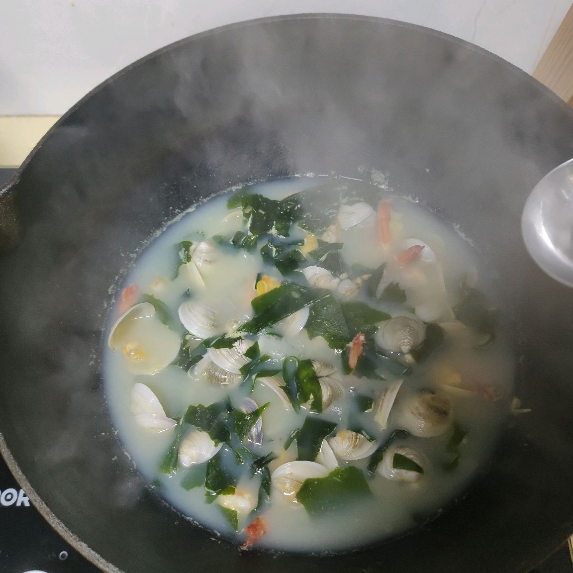 裙带菜海鲜汤