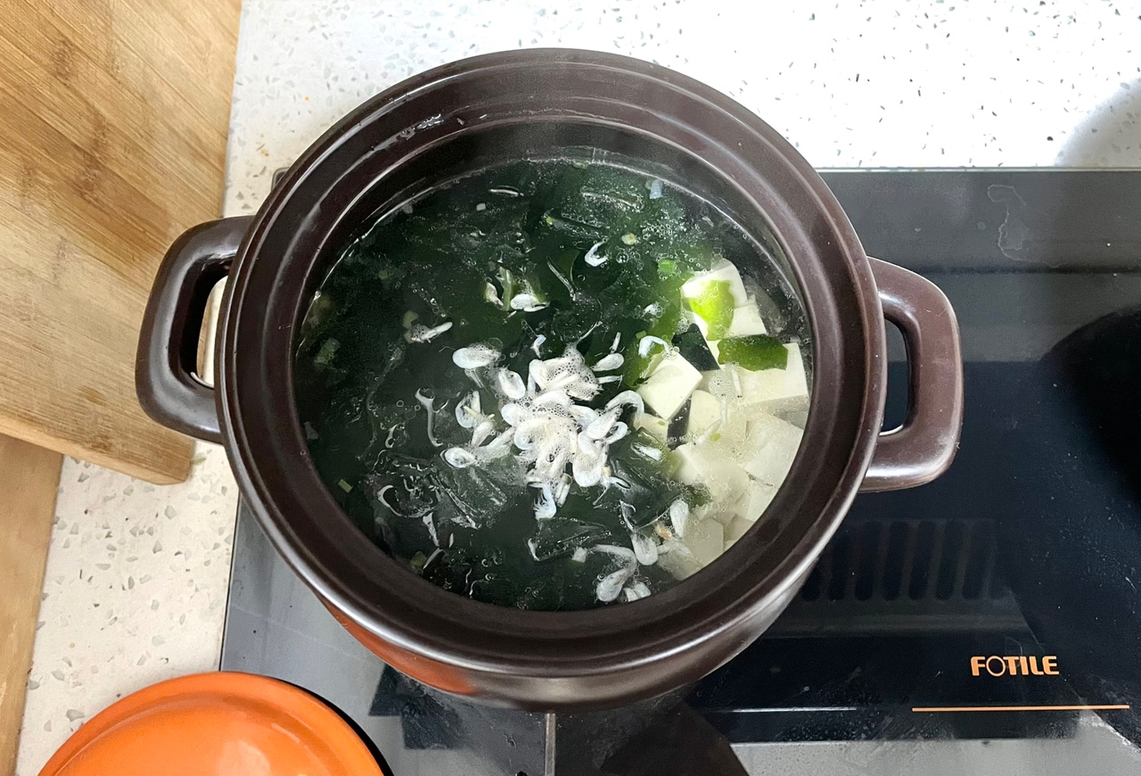 裙带菜竹荪豆腐汤