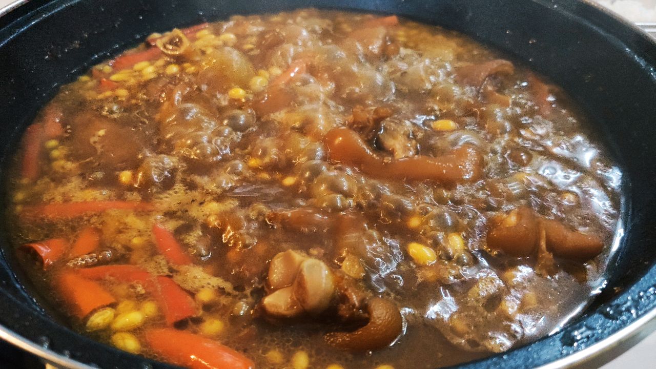 热菜~猪蹄逗~辣中满口留香