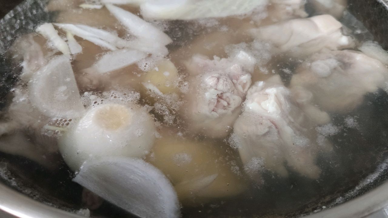 热菜~猪蹄逗~辣中满口留香