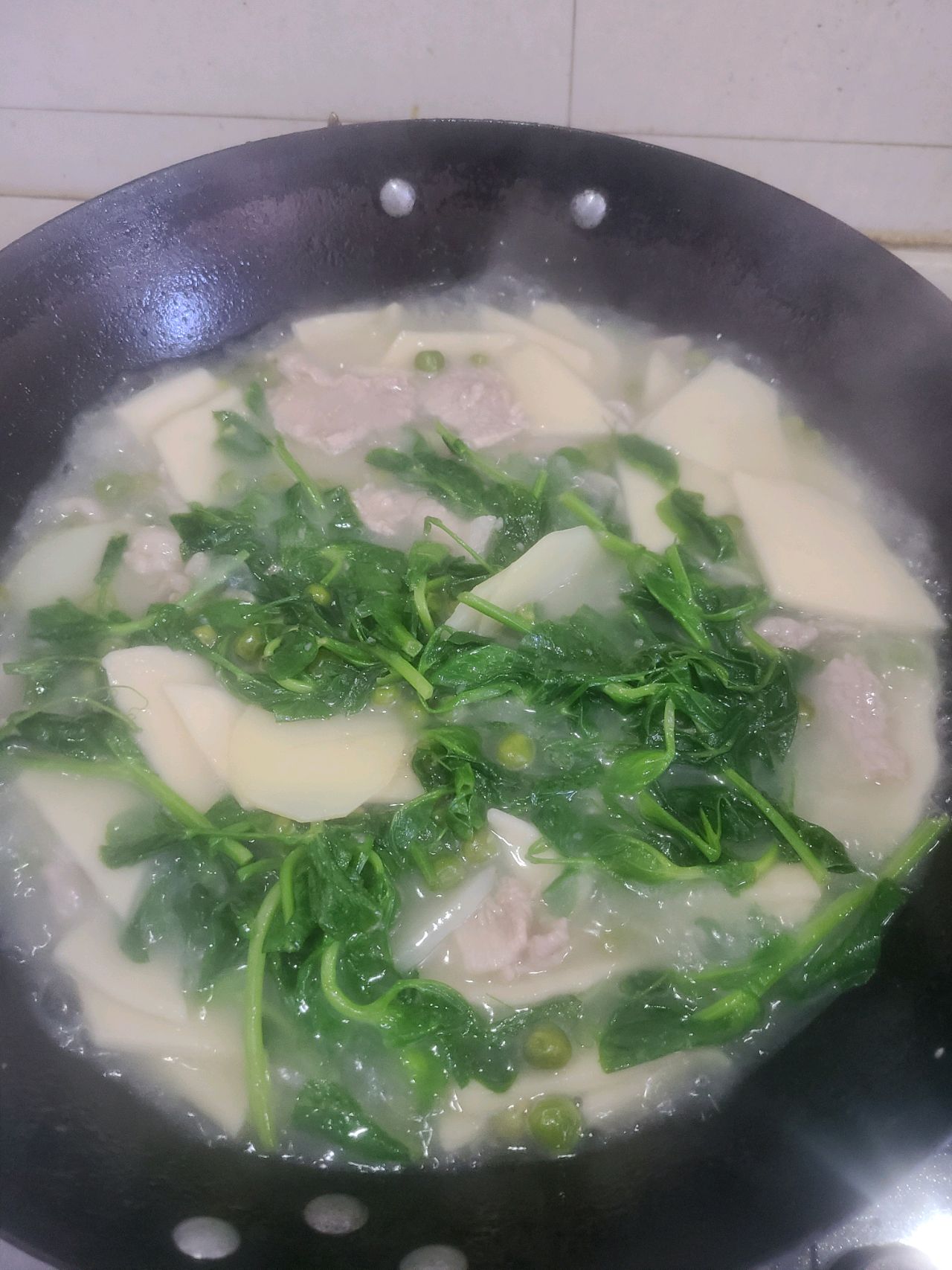 热乎软烂的滑肉烩面片